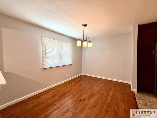 44 Drake Road, Somerset, NJ 08873