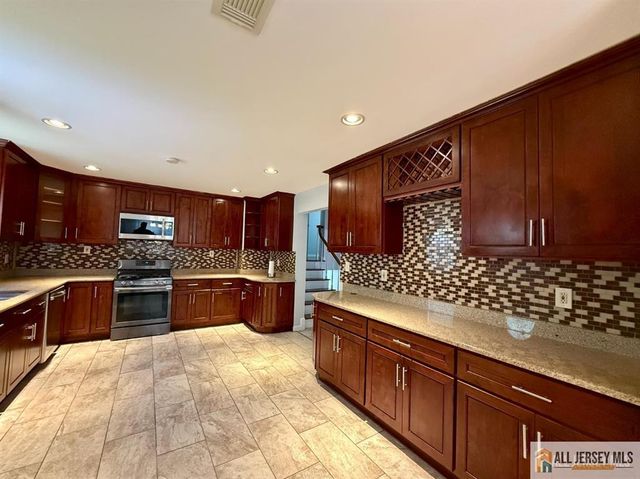 44 Drake Road, Somerset, NJ 08873