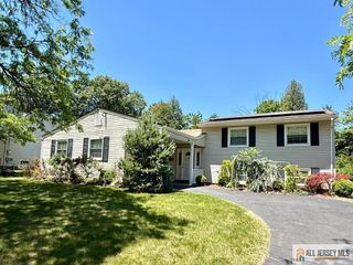 44 Drake Road, Somerset, NJ 08873