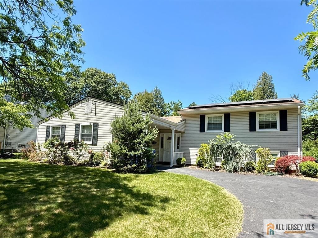 44 Drake Road, Somerset, NJ 08873
