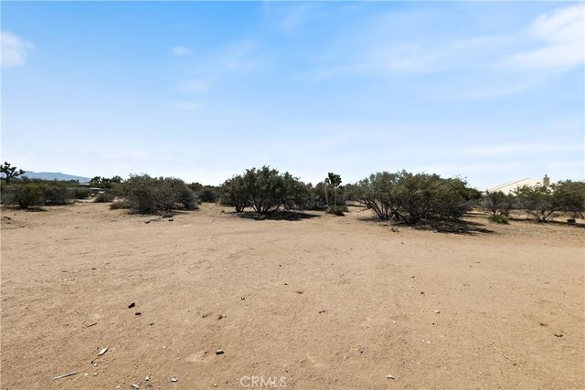 8195 Alta Mesa Road, Oak Hills, CA 92344