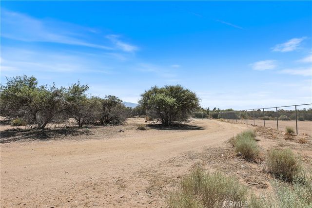 8195 Alta Mesa Road, Oak Hills, CA 92344