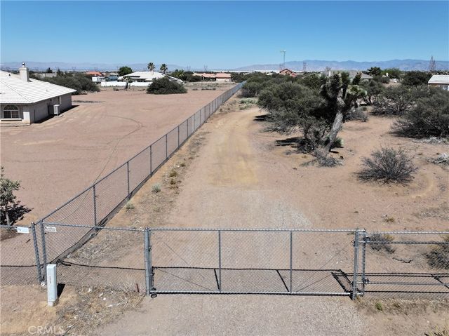 8195 Alta Mesa Road, Oak Hills, CA 92344