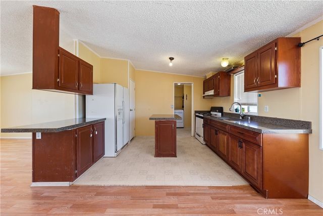 8195 Alta Mesa Road, Oak Hills, CA 92344