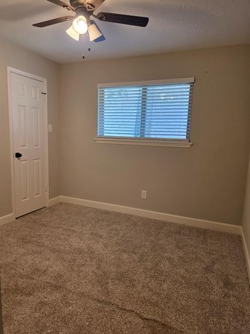 8 N Brook Pebble Court, The Woodlands, TX 77380