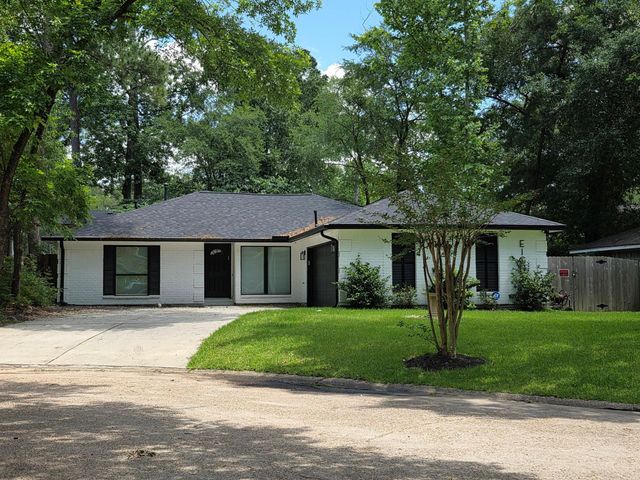 8 N Brook Pebble Court, The Woodlands, TX 77380