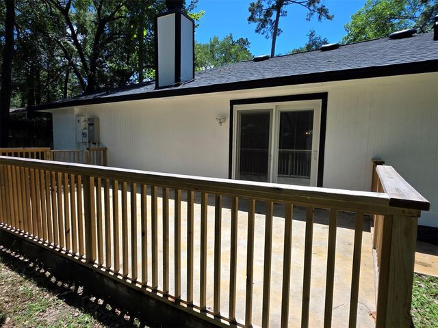 8 N Brook Pebble Court, The Woodlands, TX 77380