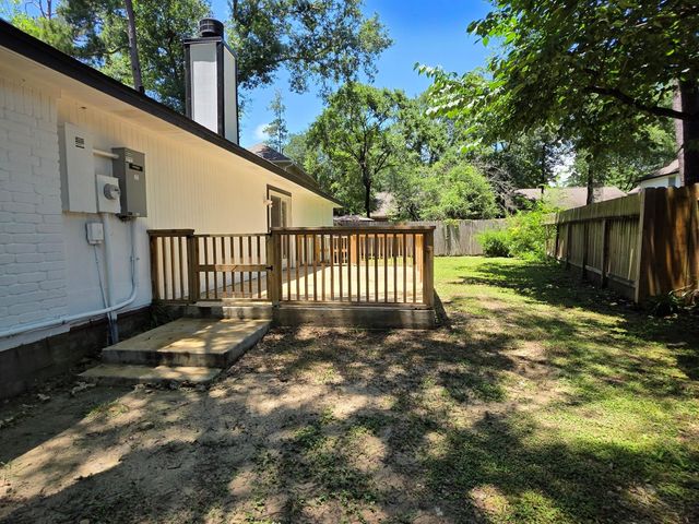 8 N Brook Pebble Court, The Woodlands, TX 77380