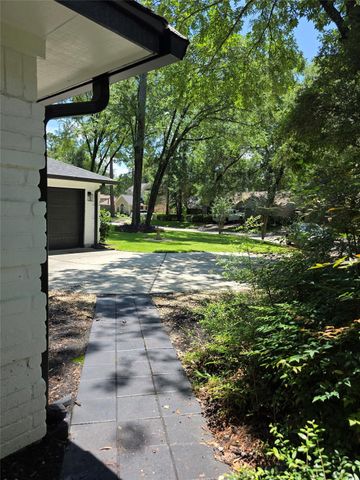 8 N Brook Pebble Court, The Woodlands, TX 77380