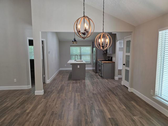 8 N Brook Pebble Court, The Woodlands, TX 77380