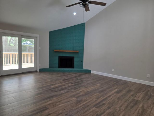 8 N Brook Pebble Court, The Woodlands, TX 77380