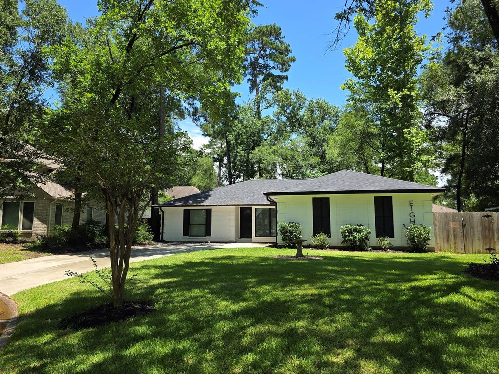 8 N Brook Pebble Court, The Woodlands, TX 77380