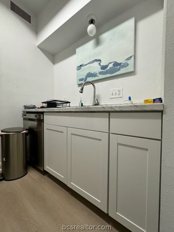 400 Nagle Street 300, College Station, TX 77840