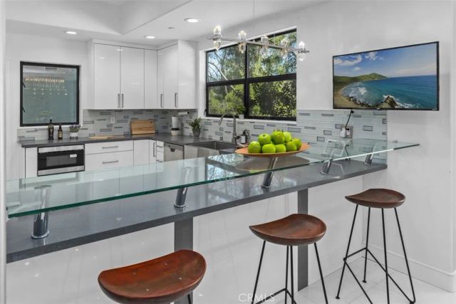 3060 Hollywell, Glendale, CA 91206