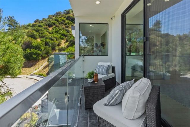 3060 Hollywell, Glendale, CA 91206