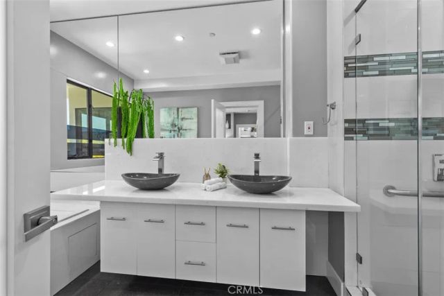 3060 Hollywell, Glendale, CA 91206