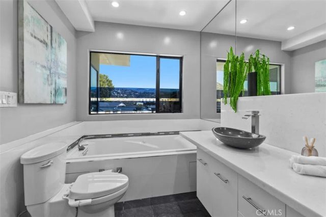 3060 Hollywell, Glendale, CA 91206