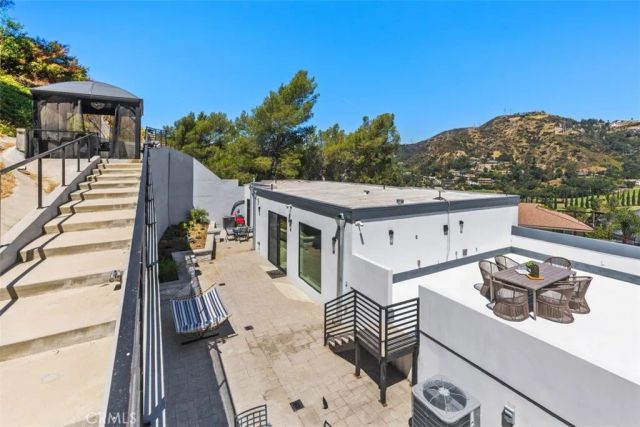 3060 Hollywell, Glendale, CA 91206