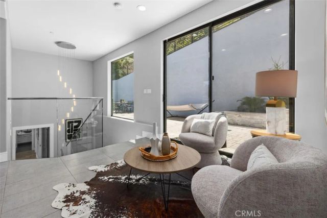 3060 Hollywell, Glendale, CA 91206