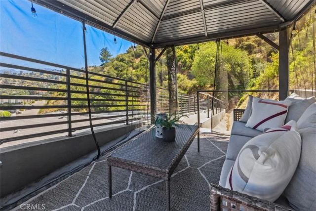 3060 Hollywell, Glendale, CA 91206