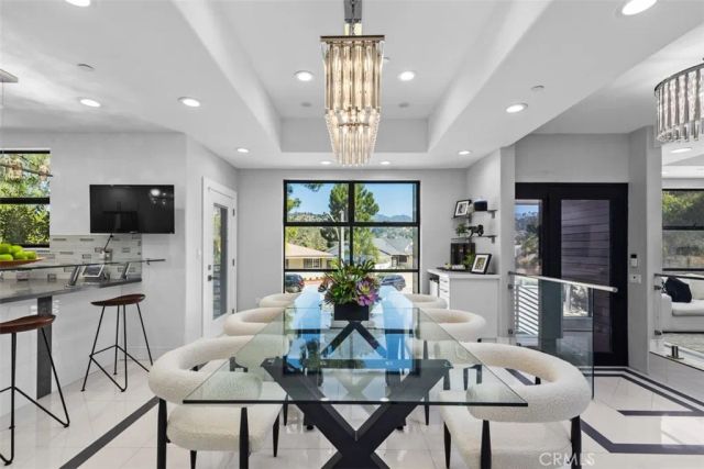 3060 Hollywell, Glendale, CA 91206