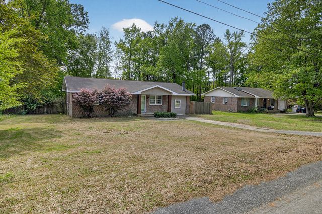 221 Forest Circle, Summerville, SC 29483