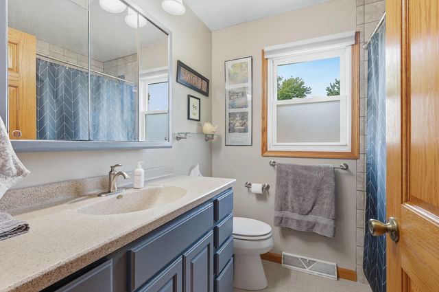 3706 Tam O Shanter Drive, Bettendorf, IA 52722