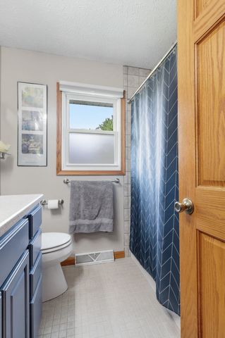 3706 Tam O Shanter Drive, Bettendorf, IA 52722