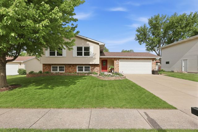 3706 Tam O Shanter Drive, Bettendorf, IA 52722