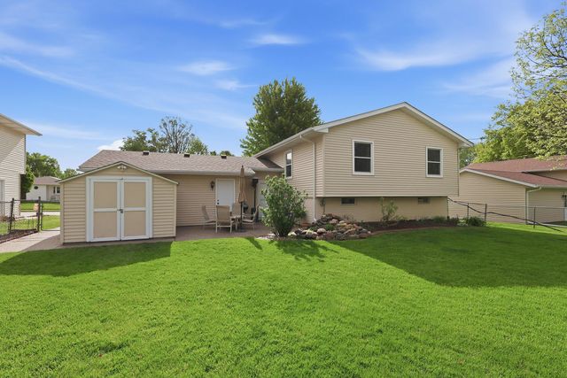3706 Tam O Shanter Drive, Bettendorf, IA 52722