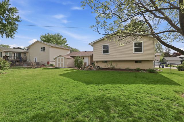 3706 Tam O Shanter Drive, Bettendorf, IA 52722