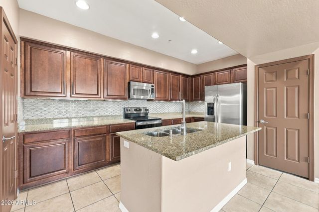 3935 E ROUGH RIDER Road 1014, Phoenix, AZ 85050