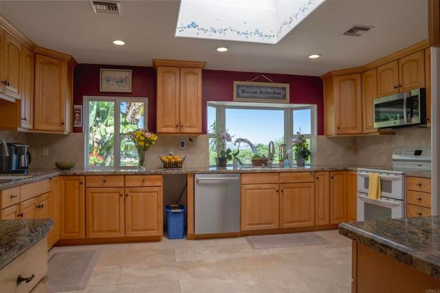 969 Viletta Drive, Escondido, CA 92027