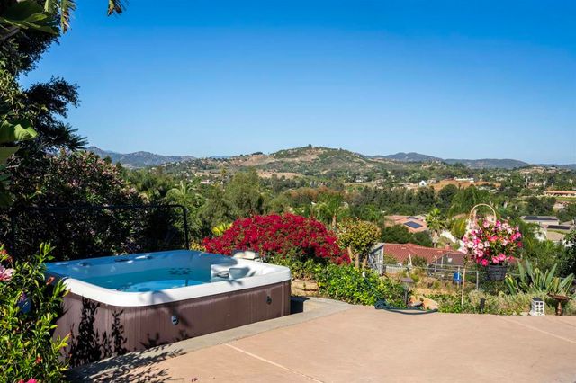 969 Viletta Drive, Escondido, CA 92027