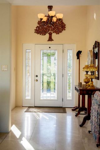 969 Viletta Drive, Escondido, CA 92027