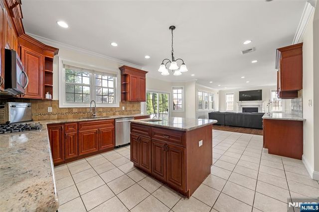 216 Washington Street, Northvale, NJ 07647