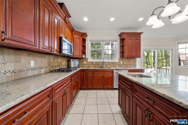 216 Washington Street, Northvale, NJ 07647