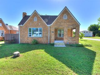 1127 S 19th Street, Chickasha, OK 73018