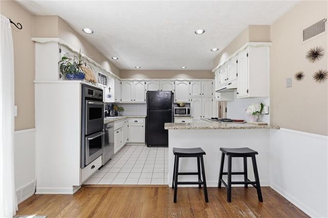 5615 W 70th Terrace, Prairie Village, KS 66208