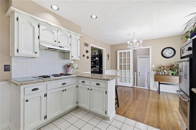 5615 W 70th Terrace, Prairie Village, KS 66208