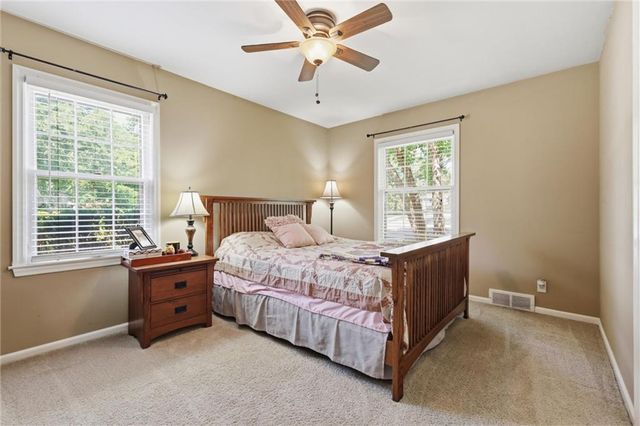 5615 W 70th Terrace, Prairie Village, KS 66208