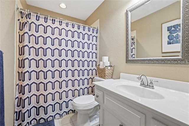 5615 W 70th Terrace, Prairie Village, KS 66208