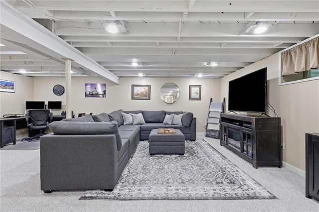 5615 W 70th Terrace, Prairie Village, KS 66208