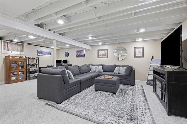 5615 W 70th Terrace, Prairie Village, KS 66208