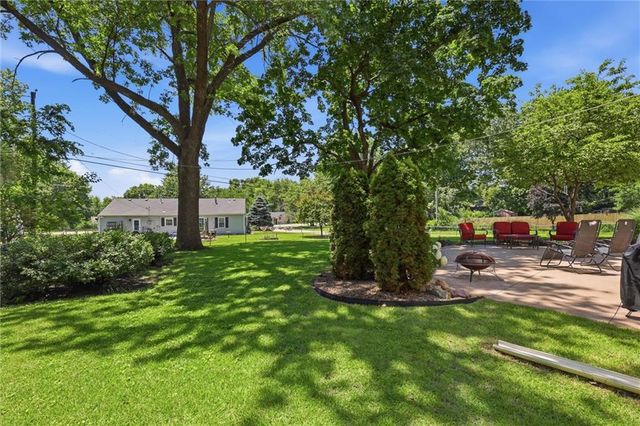 5615 W 70th Terrace, Prairie Village, KS 66208