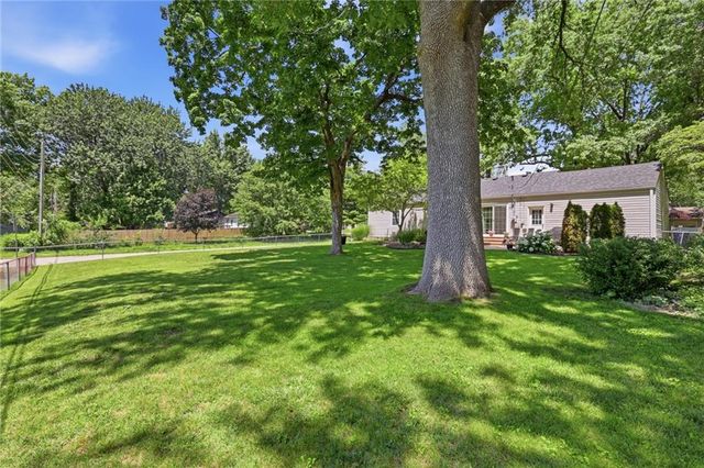 5615 W 70th Terrace, Prairie Village, KS 66208
