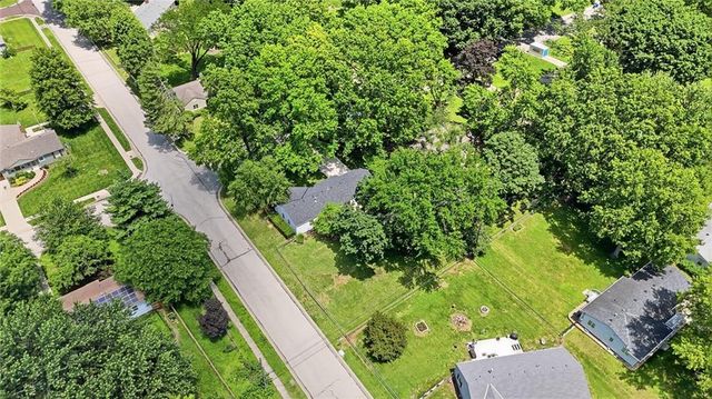 5615 W 70th Terrace, Prairie Village, KS 66208