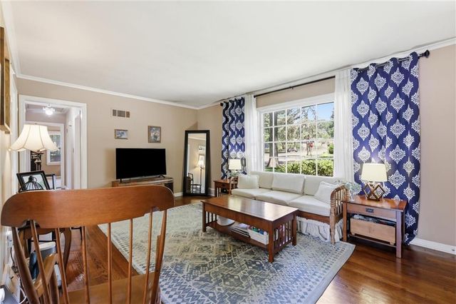 5615 W 70th Terrace, Prairie Village, KS 66208