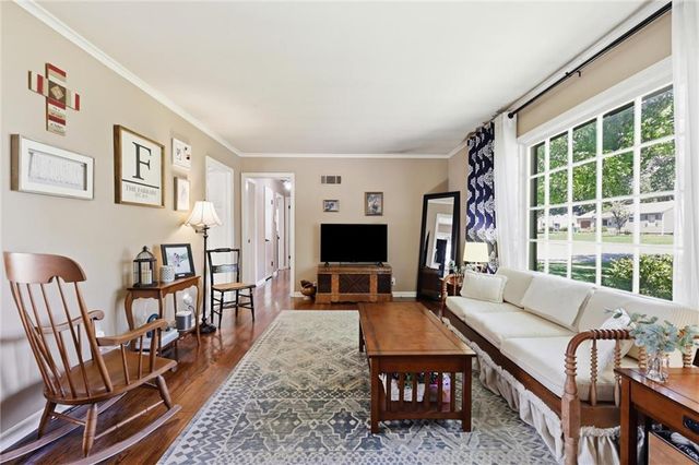 5615 W 70th Terrace, Prairie Village, KS 66208