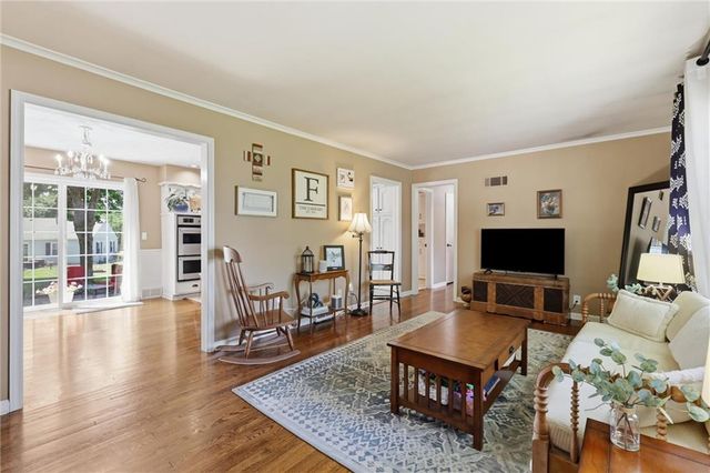 5615 W 70th Terrace, Prairie Village, KS 66208